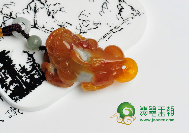 冰种红黄翡缅甸翡翠貔貅献宝手玩件