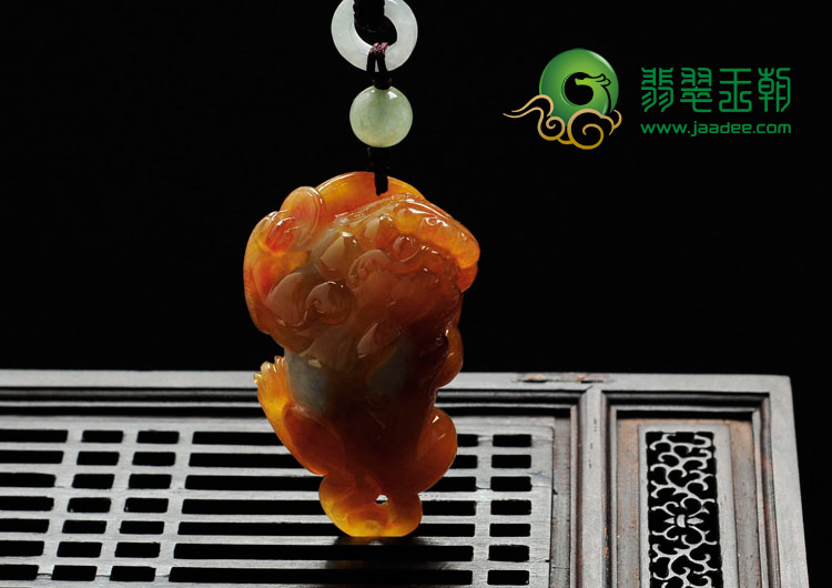 冰种红黄翡缅甸翡翠貔貅献宝手玩件