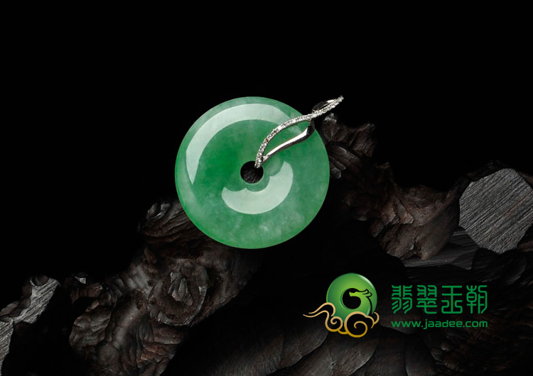 冰种苹果绿缅甸翡翠镶白金平安扣胸坠（真钻）