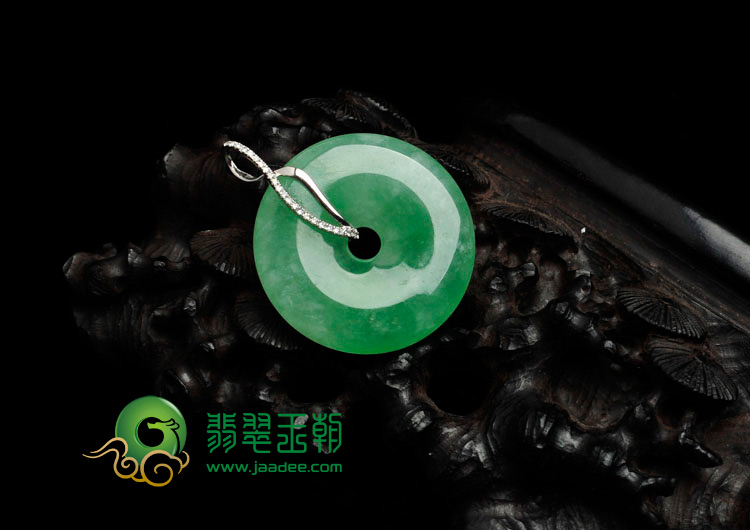 冰种苹果绿缅甸翡翠镶白金平安扣胸坠（真钻）