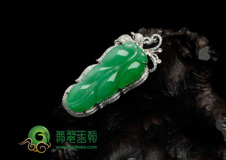 糯冰种苹果绿缅甸翡翠镶白金金枝玉叶胸坠（真钻）