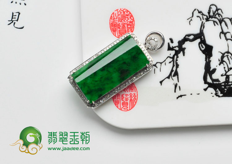 糯冰种癣加绿缅甸翡翠镶白金方牌胸坠（真钻）