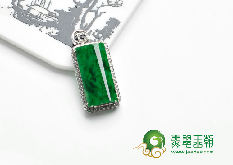 糯冰种癣加绿缅甸翡翠镶白金方牌胸坠（真钻）
