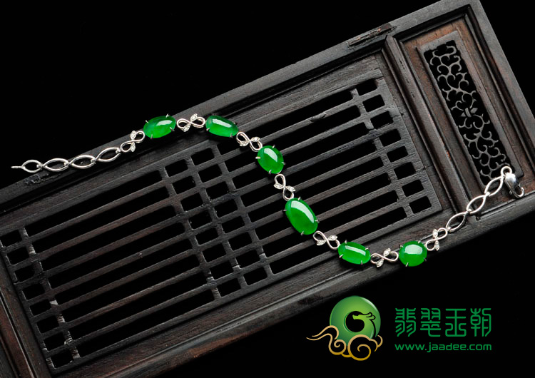 冰种阳绿缅甸翡翠手链