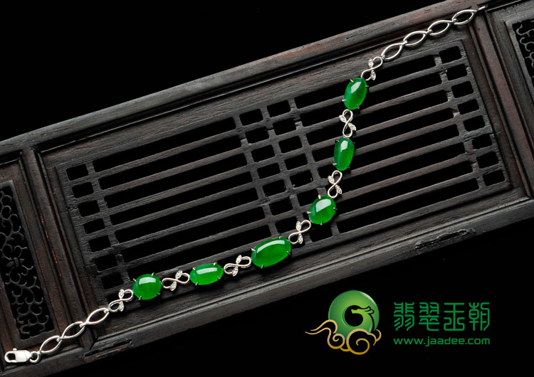 冰种阳绿缅甸翡翠手链