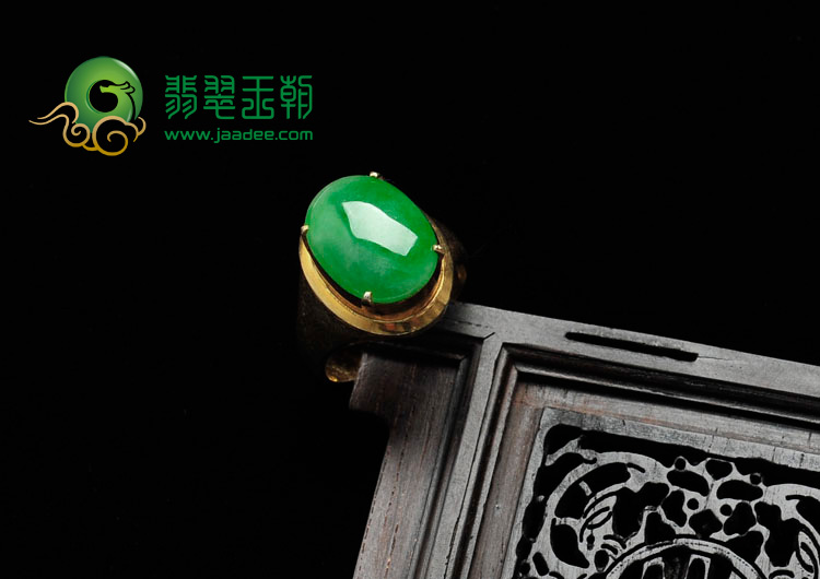 冰种阳绿缅甸翡翠戒面