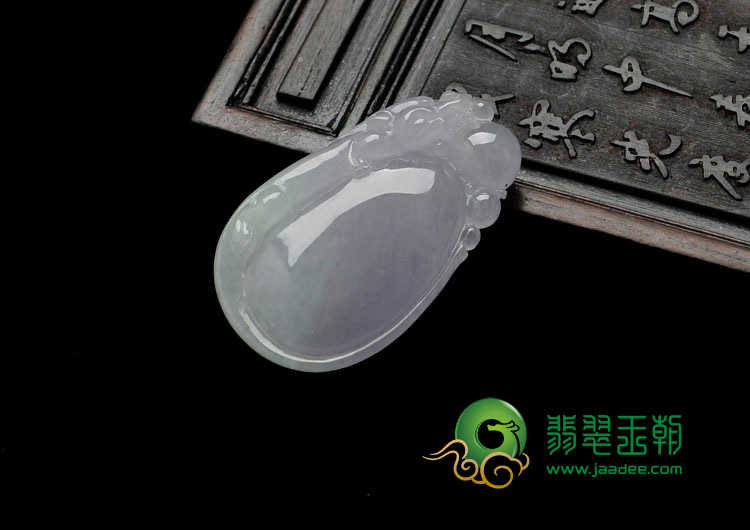 糯冰种淡紫罗兰略带晴水缅甸翡翠貔貅抢桃挂件