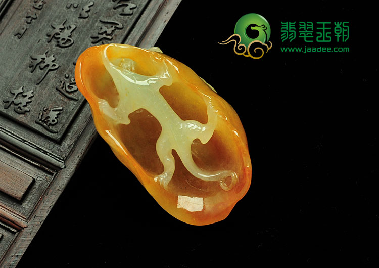 冰种黄翡缅甸翡翠随机应变挂件
