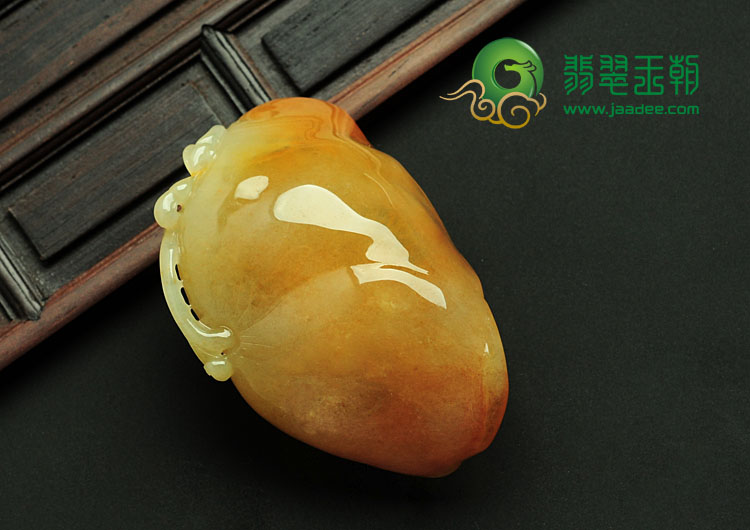 冰种黄翡缅甸翡翠随机应变挂件