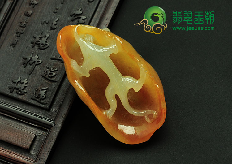 冰种黄翡缅甸翡翠随机应变挂件