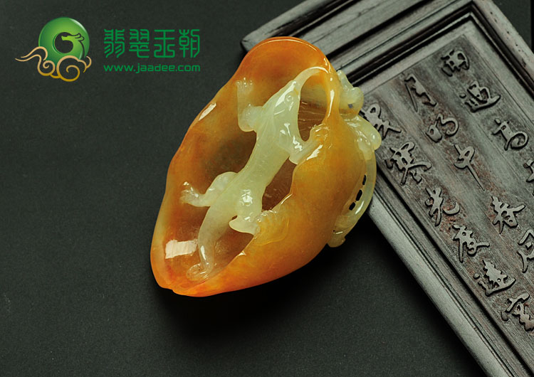 冰种黄翡缅甸翡翠随机应变挂件