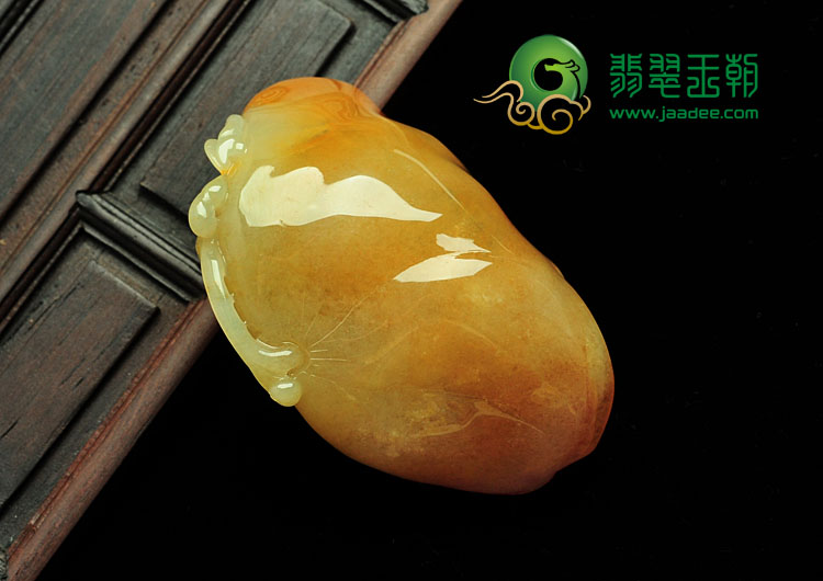 冰种黄翡缅甸翡翠随机应变挂件