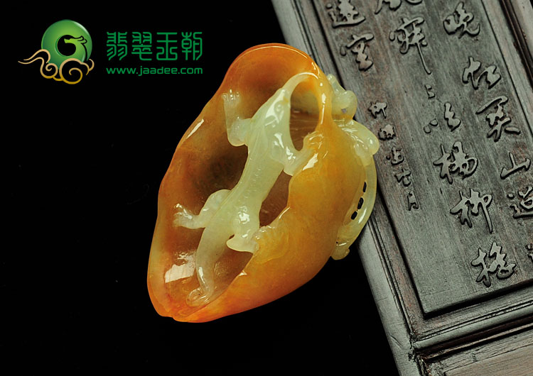 冰种黄翡缅甸翡翠随机应变挂件
