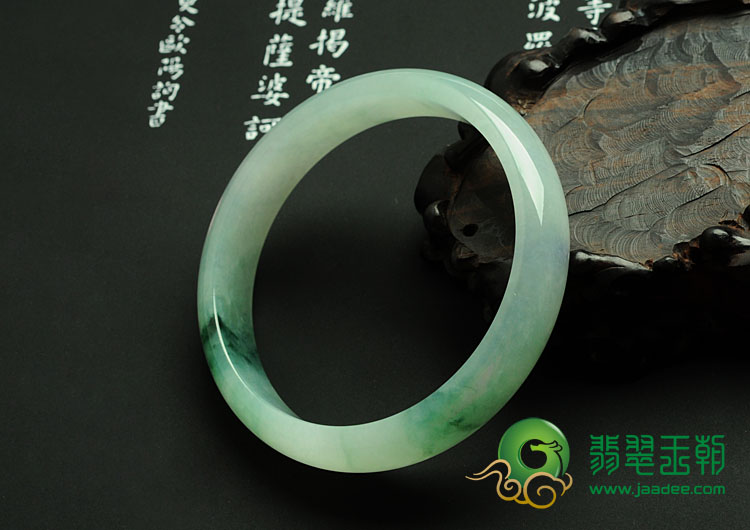冰种飘花略带春缅甸翡翠手镯（60.1mm）