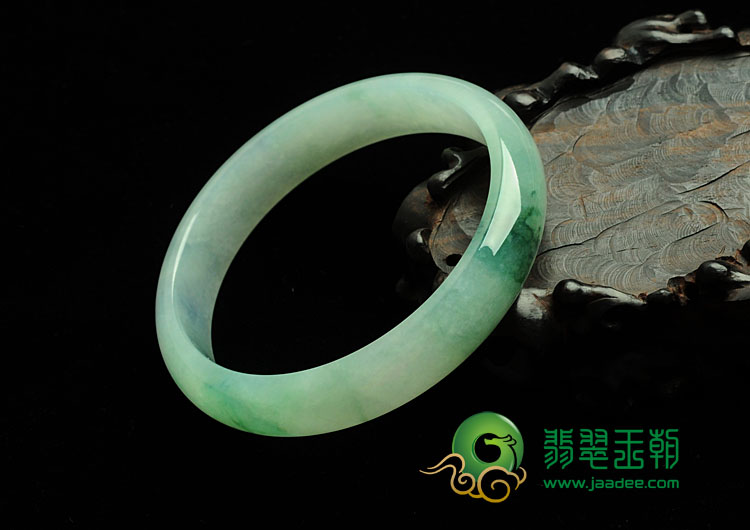 冰种飘花略带春缅甸翡翠手镯（60.1mm）