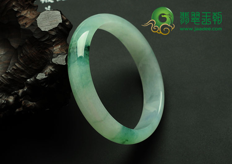 冰种飘花略带春缅甸翡翠手镯（60.1mm）