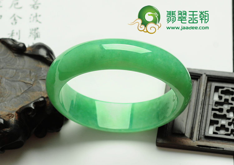 糯冰种苹果绿缅甸翡翠手镯（53.9mm）