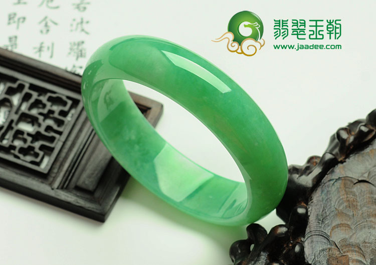 糯冰种苹果绿缅甸翡翠手镯（53.9mm）