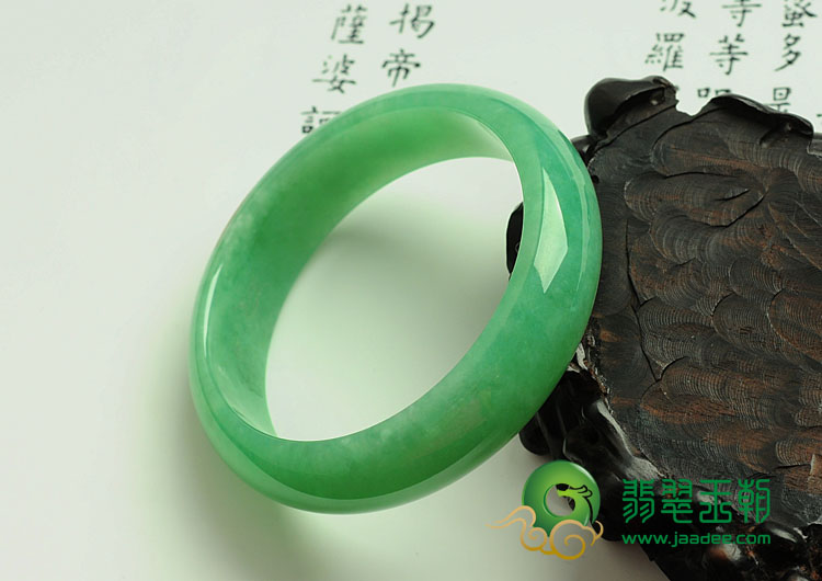 糯冰种苹果绿缅甸翡翠手镯（53.9mm）