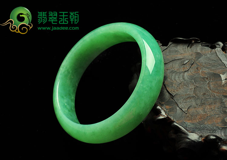 糯冰种苹果绿缅甸翡翠手镯（53.9mm）