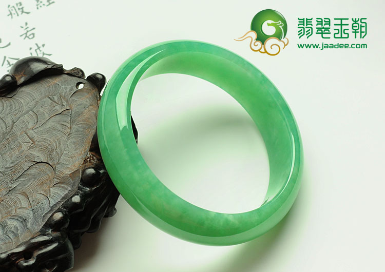 糯冰种苹果绿缅甸翡翠手镯（53.9mm）