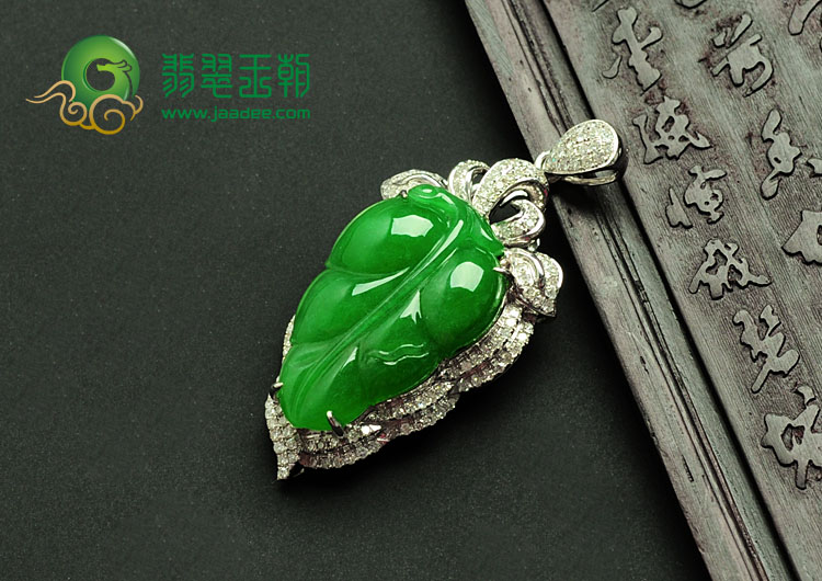 糯冰种阳绿缅甸翡翠包白金金枝玉叶胸坠（真钻）
