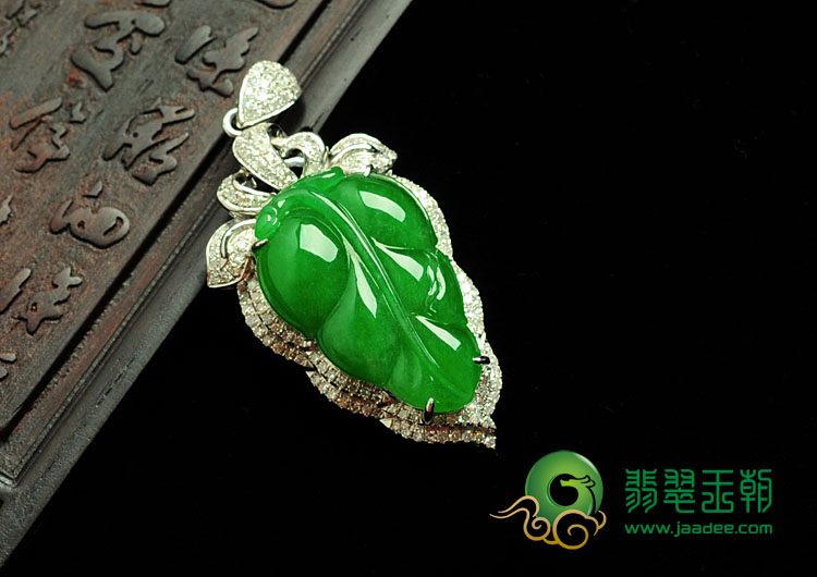 糯冰种阳绿缅甸翡翠包白金金枝玉叶胸坠（真钻）