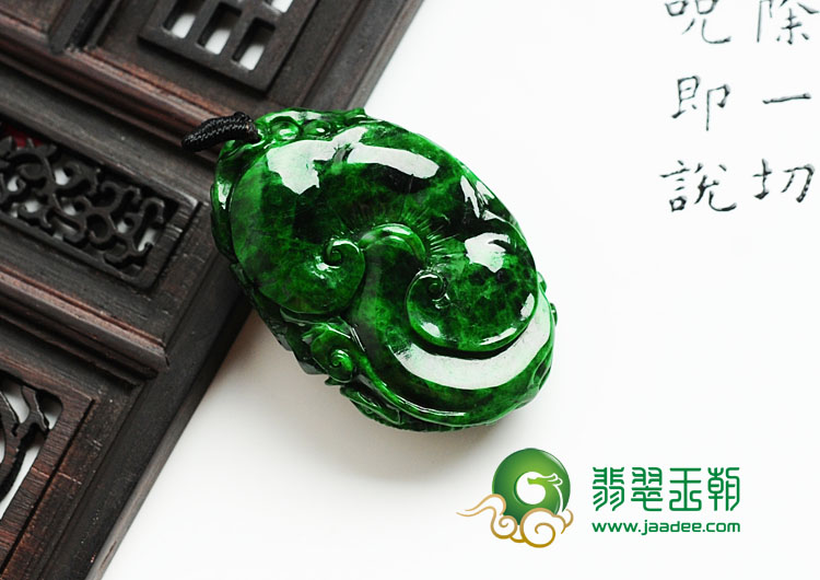 细糯种癣加绿缅甸翡翠年年有余挂件