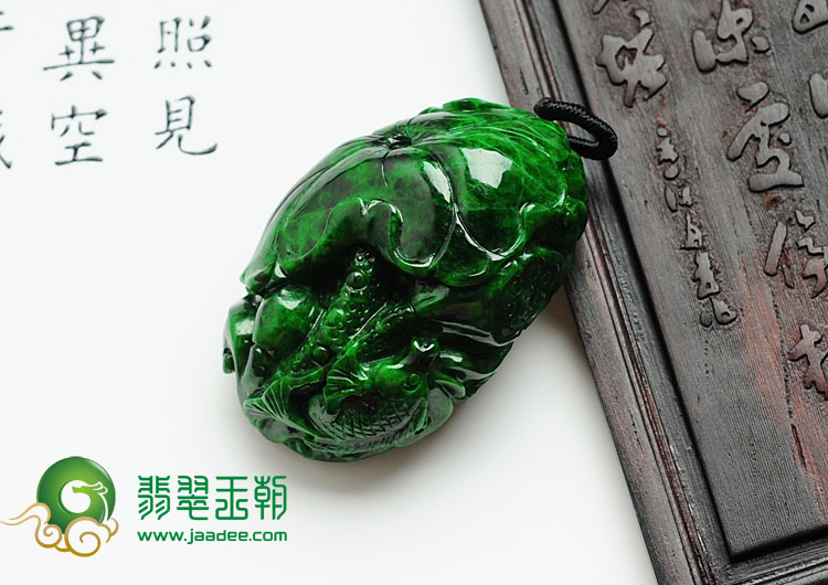 细糯种癣加绿缅甸翡翠年年有余挂件