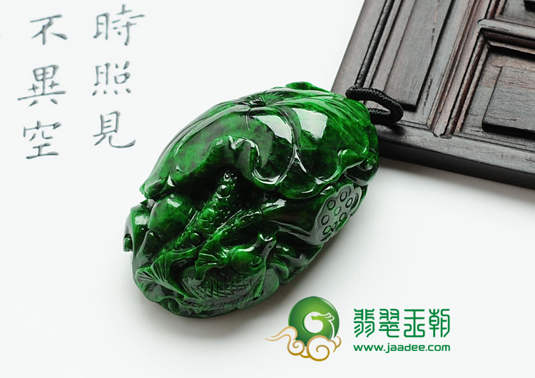细糯种癣加绿缅甸翡翠年年有余挂件
