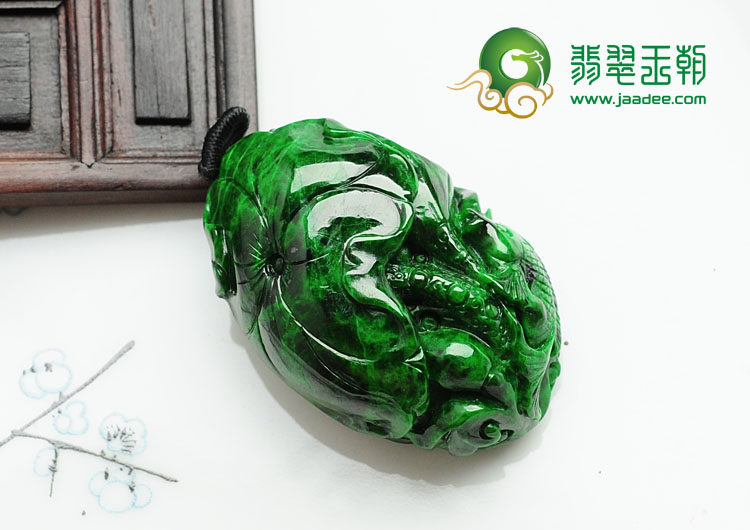 细糯种癣加绿缅甸翡翠年年有余挂件