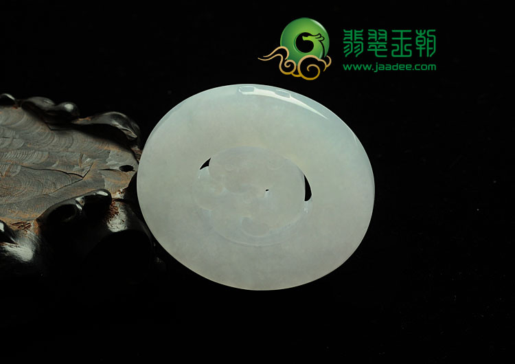 糯冰种淡晴水缅甸翡翠螭龙圆牌