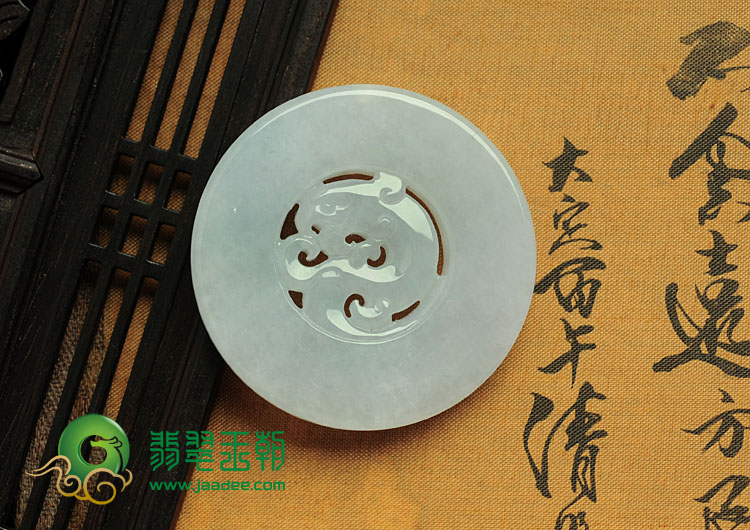糯冰种淡晴水缅甸翡翠螭龙圆牌