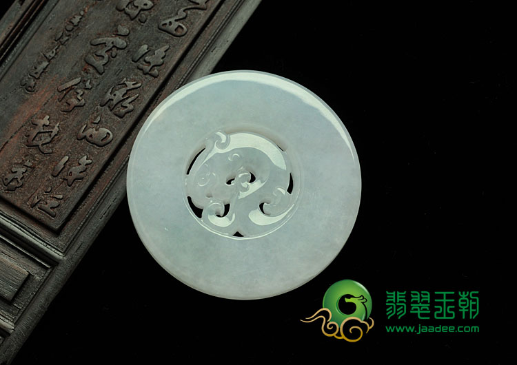 糯冰种淡晴水缅甸翡翠螭龙圆牌