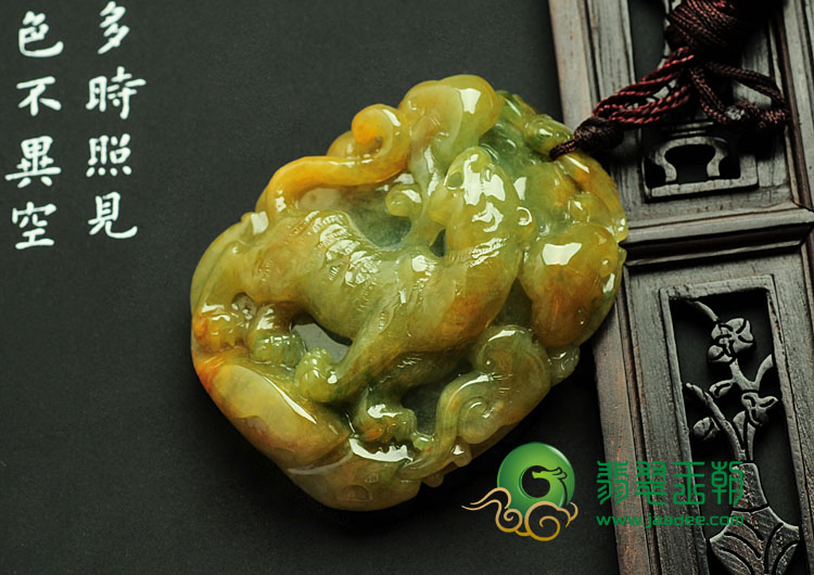 糯冰种黄翡缅甸翡翠虎啸山林挂件