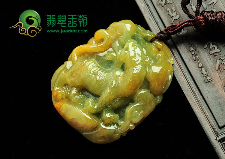 糯冰种黄翡缅甸翡翠虎啸山林挂件