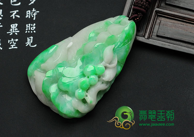 细糯种翠色缅甸翡翠年年有余挂件