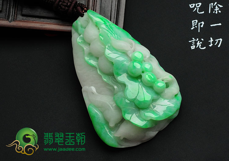 细糯种翠色缅甸翡翠年年有余挂件