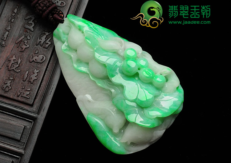 细糯种翠色缅甸翡翠年年有余挂件
