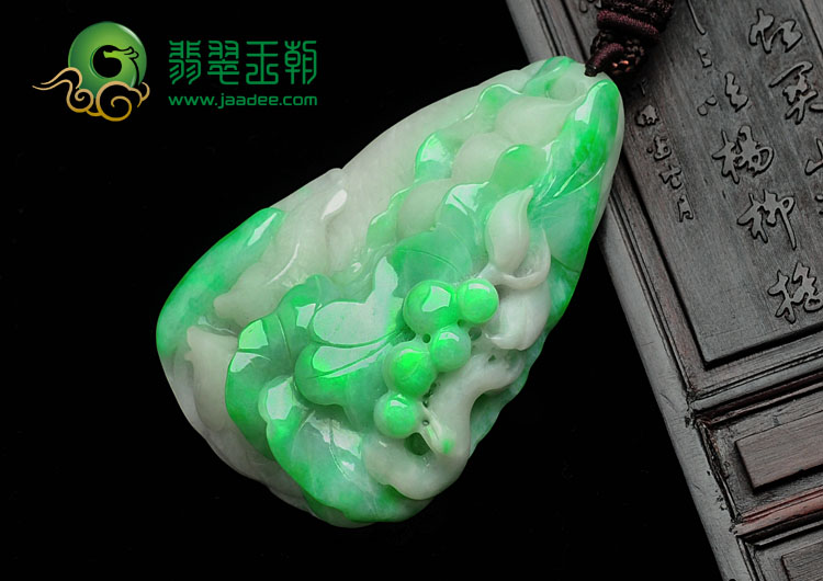 细糯种翠色缅甸翡翠年年有余挂件