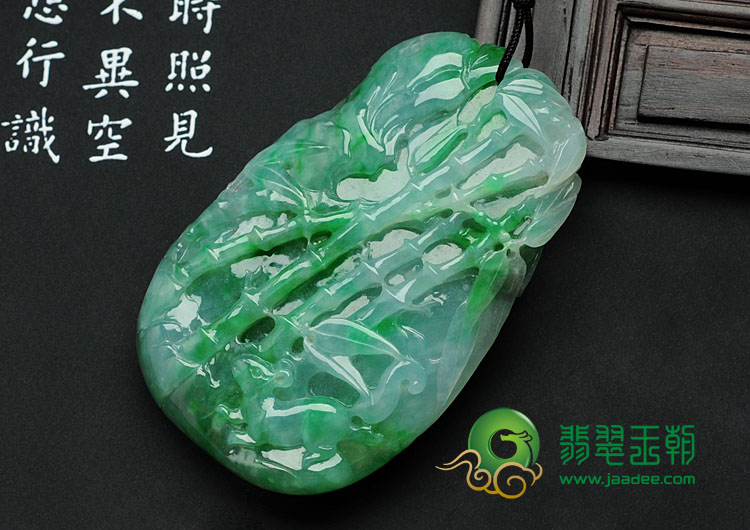 糯冰种翠色缅甸翡翠逐鹿中原挂件