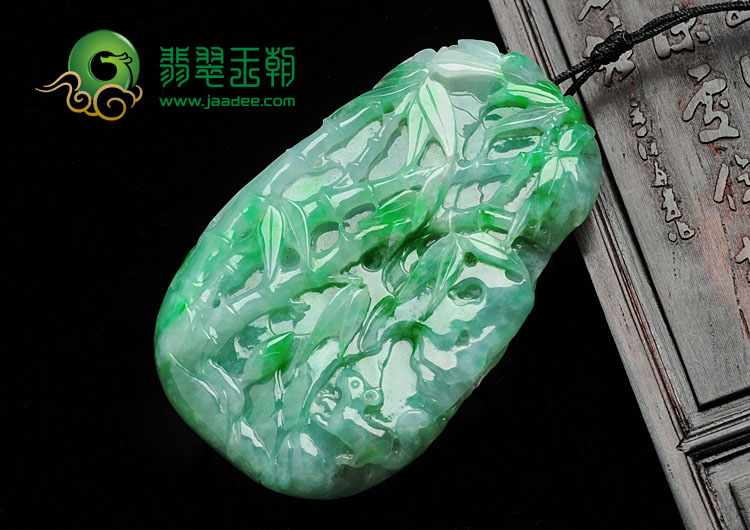 糯冰种翠色缅甸翡翠逐鹿中原挂件
