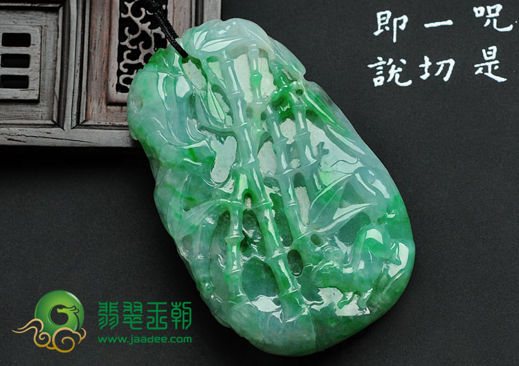 糯冰种翠色缅甸翡翠逐鹿中原挂件