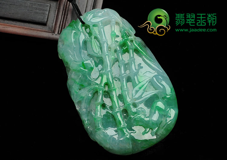 糯冰种翠色缅甸翡翠逐鹿中原挂件
