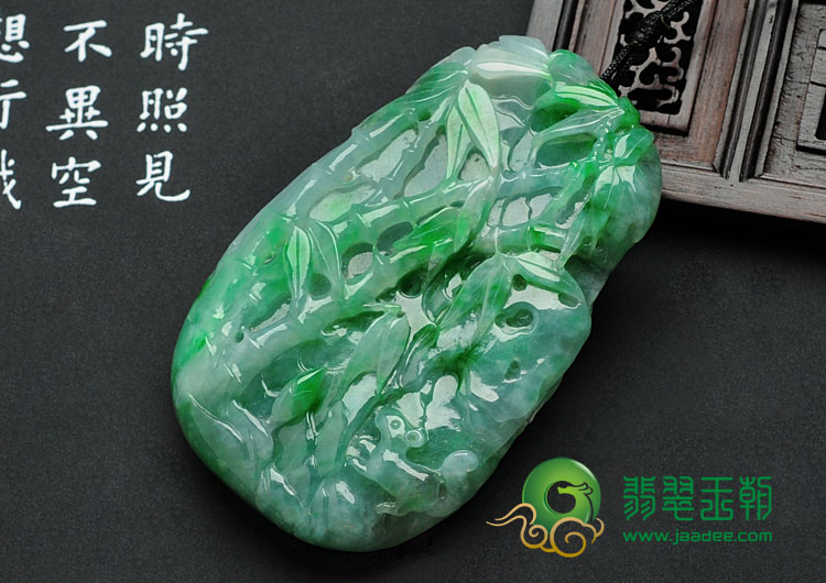 糯冰种翠色缅甸翡翠逐鹿中原挂件