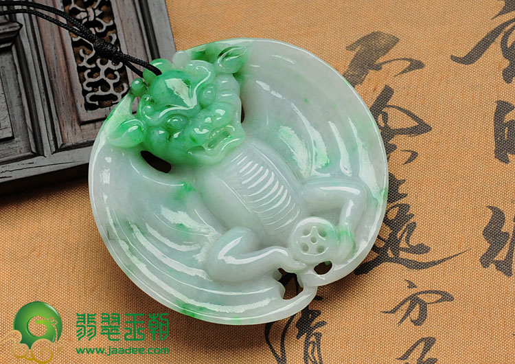 (超值推荐)糯冰种翠色缅甸翡翠福在眼前挂件