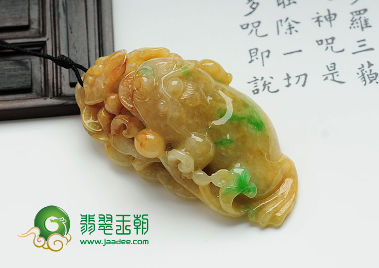 糯冰种黄加绿缅甸翡翠金蟾挂件