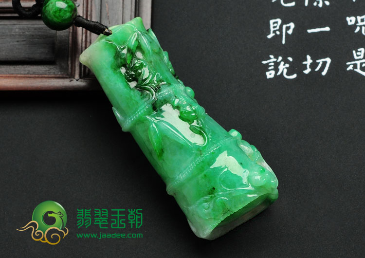 糯冰种翠色缅甸翡翠节节高挂件