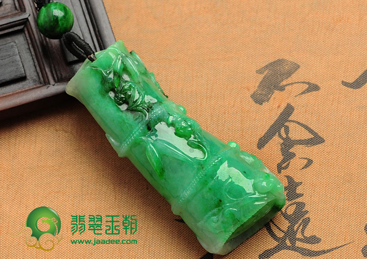 糯冰种翠色缅甸翡翠节节高挂件