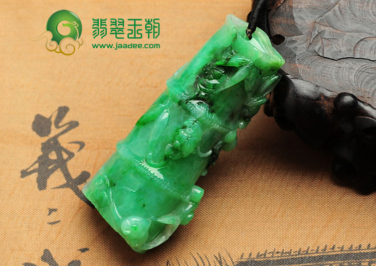 糯冰种翠色缅甸翡翠节节高挂件